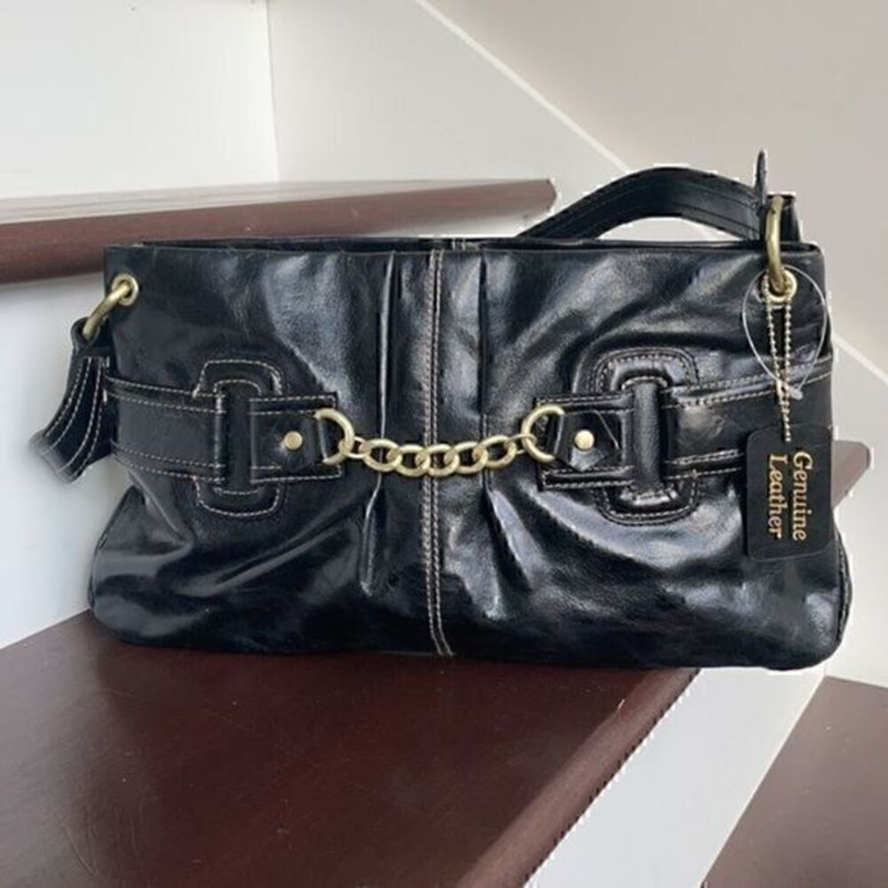 Classic Shoulder Bag purse, genuine Leather. NWT